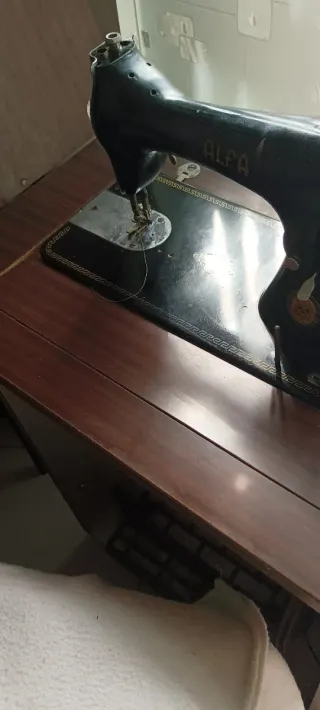 Máquina de coser Alfa vintage