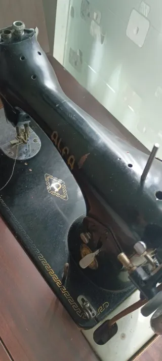 Máquina de coser Alfa vintage