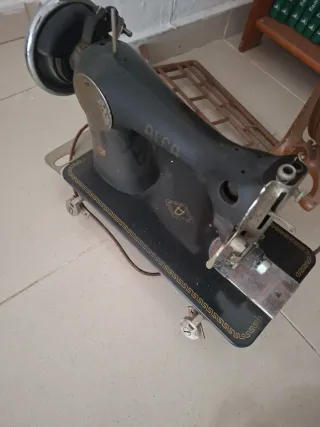 Máquina de coser Alfa vintage