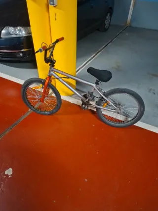 Bicicleta BMX Plata y Naranja