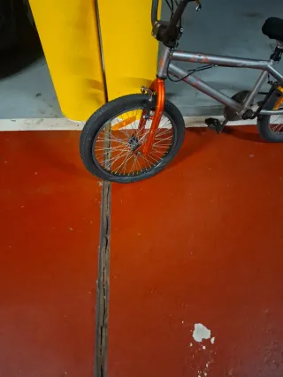 Bicicleta BMX Plata y Naranja