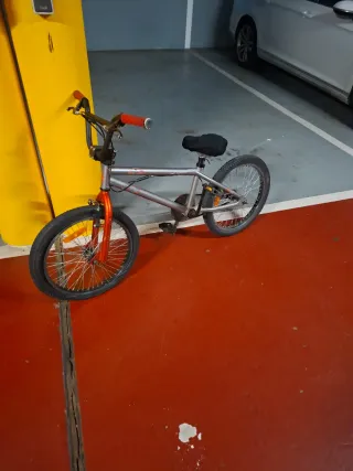 Bicicleta BMX Plata y Naranja