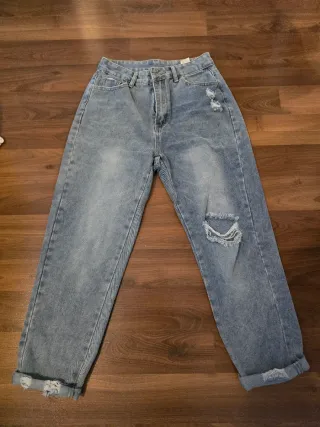 Pantalón vaquero desgastado