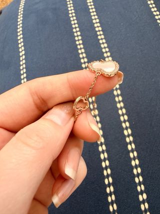 Pulsera dorada color oro rosa con perla rosa