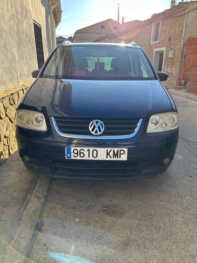 Volkswagen Touran 2004 - foto 1