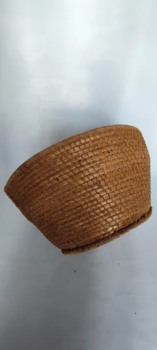 Antiguo cesto de mimbre grande con asas