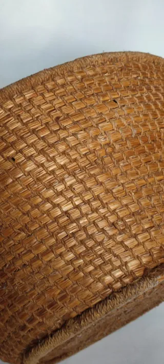 Antiguo cesto de mimbre grande con asas