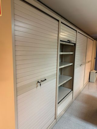 Armarios metálicos con llave y corredera