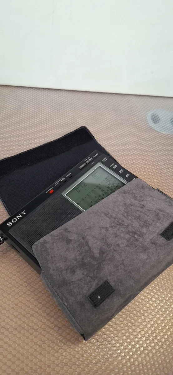 Radio Sony ICF-7600DA PLL Synthesized Receiver