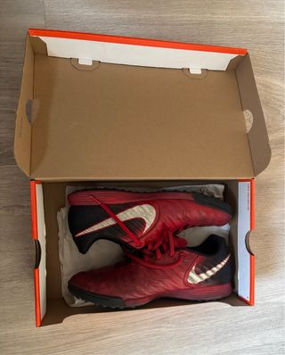 Zapatillas futbol cesped artificial. NIKE.