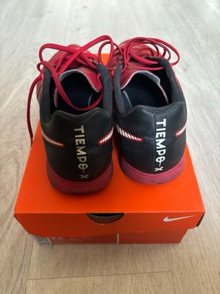 Zapatillas futbol cesped artificial. NIKE.