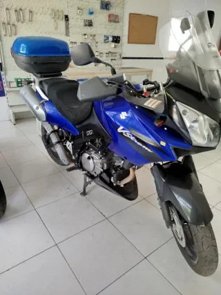 Suzuki V-Strom 650 azul