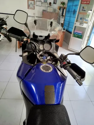 Suzuki V-Strom 650 azul