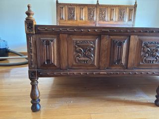 Cama de nogal tallado artesano vintage 1960