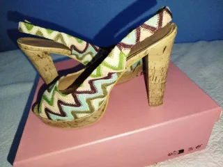 Sandalias de tacón multicolor talla 37