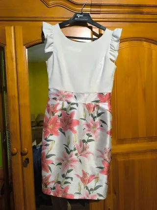 Vestido invitada flores rosa y blanco