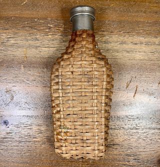 Frascos licor de viaje en mimbre y vidrio S.XIX-XX