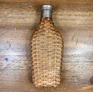 Frascos licor de viaje en mimbre y vidrio S.XIX-XX