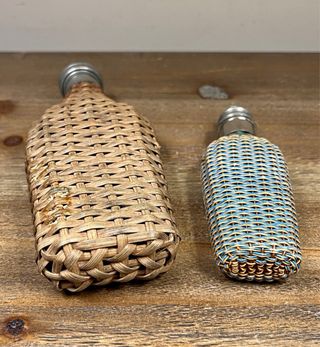 Frascos licor de viaje en mimbre y vidrio S.XIX-XX