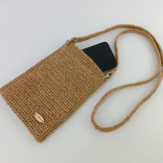 Bolso tejido a mano estilo cartera en rafia