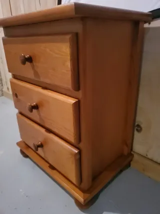 Mesita de noche mas...