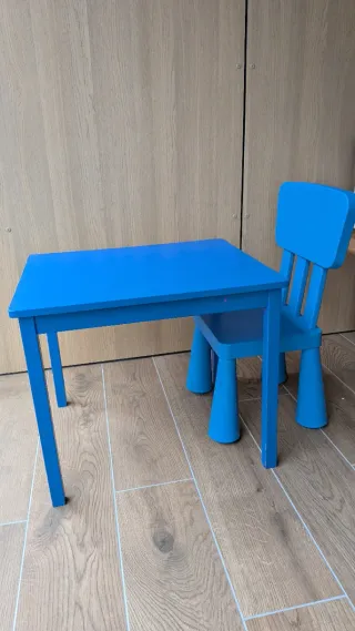 Mesa y silla infantil azul