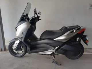Yamaha Xmax 300 - Maxi Scooter