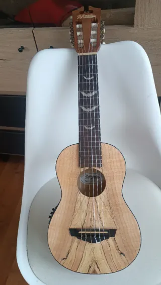 Guitarlele D'Angelico como nuevo