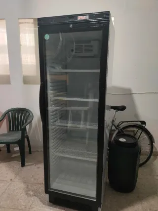 Frigorífico expositor de bebidas vertical