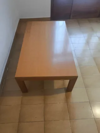Mesa de comedor de madera