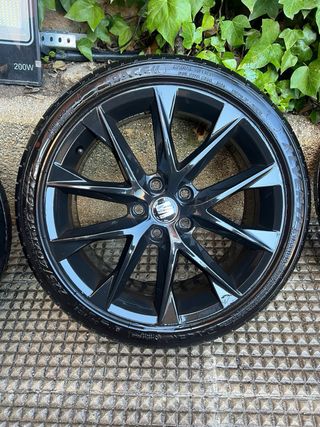 Llantas Seat FR 18” con 4 neumáticos