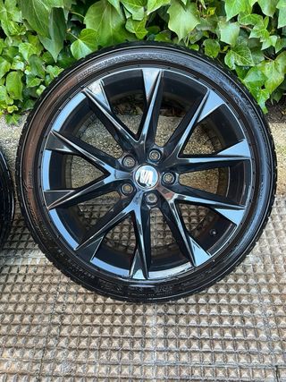 Llantas Seat FR 18” con 4 neumáticos