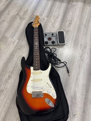 Guitarra Eléctrica Peavey con Funda y pedalera