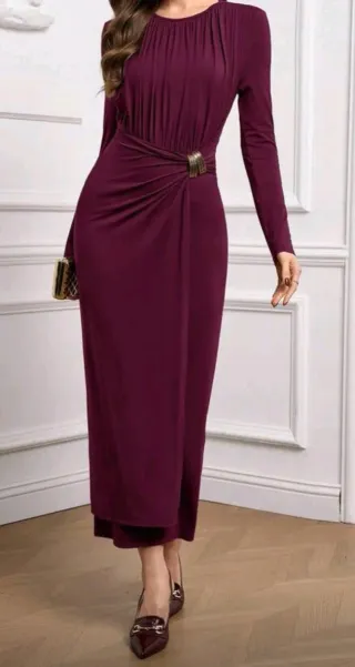 Vestido largo elegante con pliegues