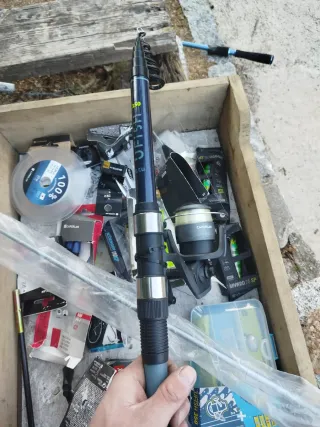 Set di pesca: mulinello, canna e accessori