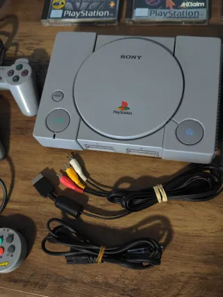 Consola PS1 + 3 Mandos + 5 Juegos