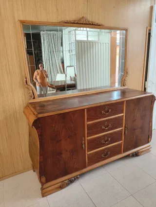 Aparador y espejo antiguo restaurado,