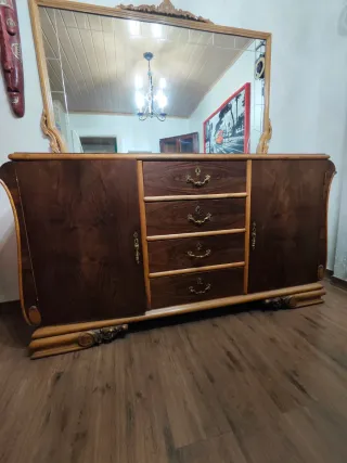 Aparador y espejo antiguo restaurado,