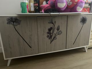 Mueble de salón marron y blanco