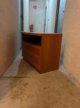 Mueble TV de madera con cajones