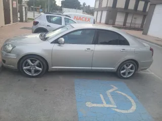 Toyota Avensis 2010