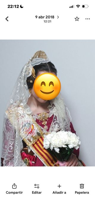 Mantilla bianca con motivo floreale