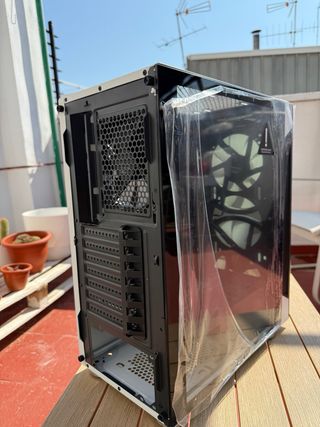 Caja Gaming MC9 Negra y Blanca