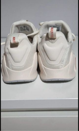 Nike Free Metcon Beige/Gris Talla 37.5