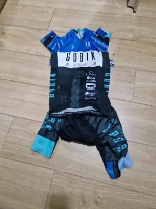 Maillot en talla XS y culotte en talla S