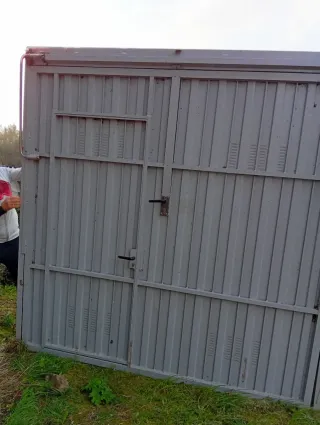 Puerta peatonal aluminio abatible