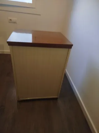 Máquina de coser Refrey con mueble