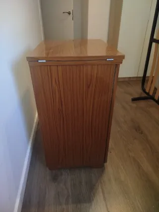 Máquina de coser Refrey con mueble