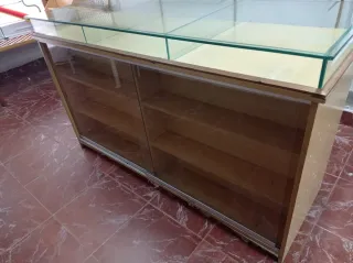 Mostrador madera y cristal