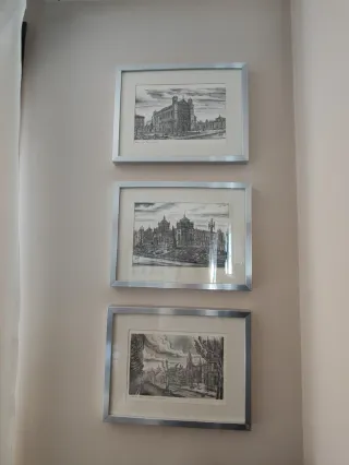 Marco plateado 30x40 (sin lámina). En venta tres